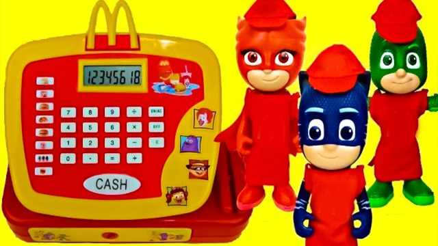- Camiones de basura y juguetes de camiones de construcción que juegan en un camión de bolas gigante y bolas de colores para niños - Camiones de basura y juguetes de camiones de construcción que juegan en un camión de bolas gigante y bolas de colores para niños